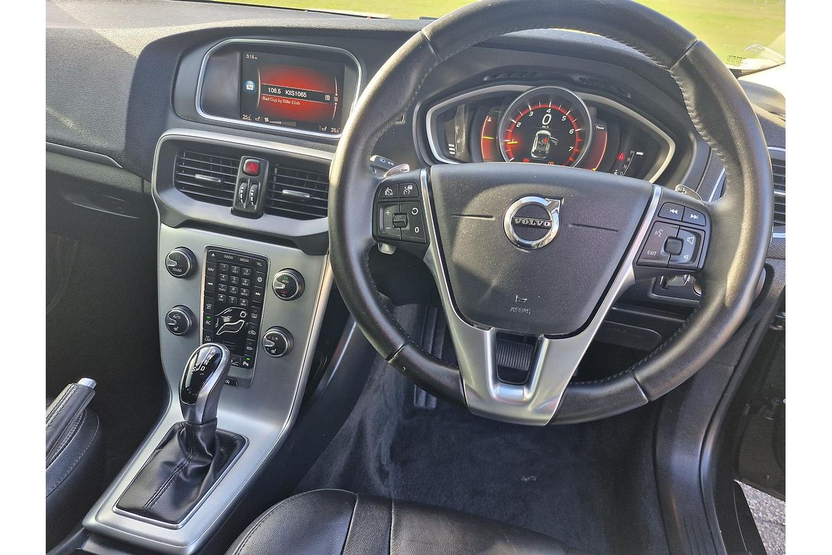 2018 Volvo V40 Cross Country T4