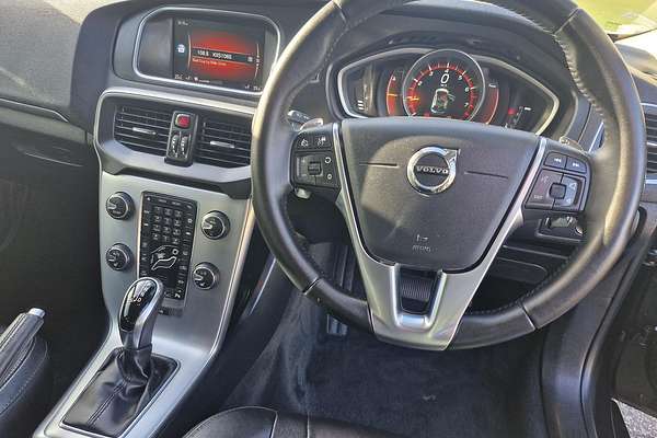 2018 Volvo V40 Cross Country T4