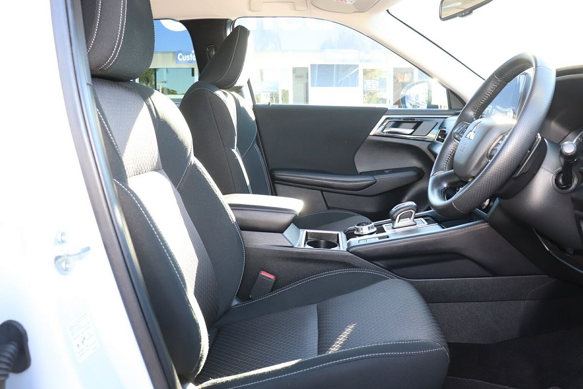 2022 Mitsubishi Outlander LS ZM