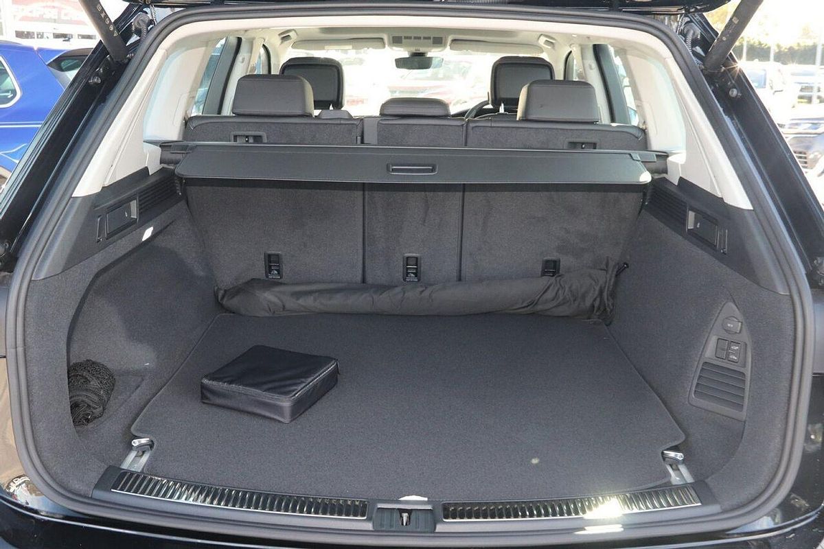 2023 Volkswagen Touareg 210TDI Elegance RC