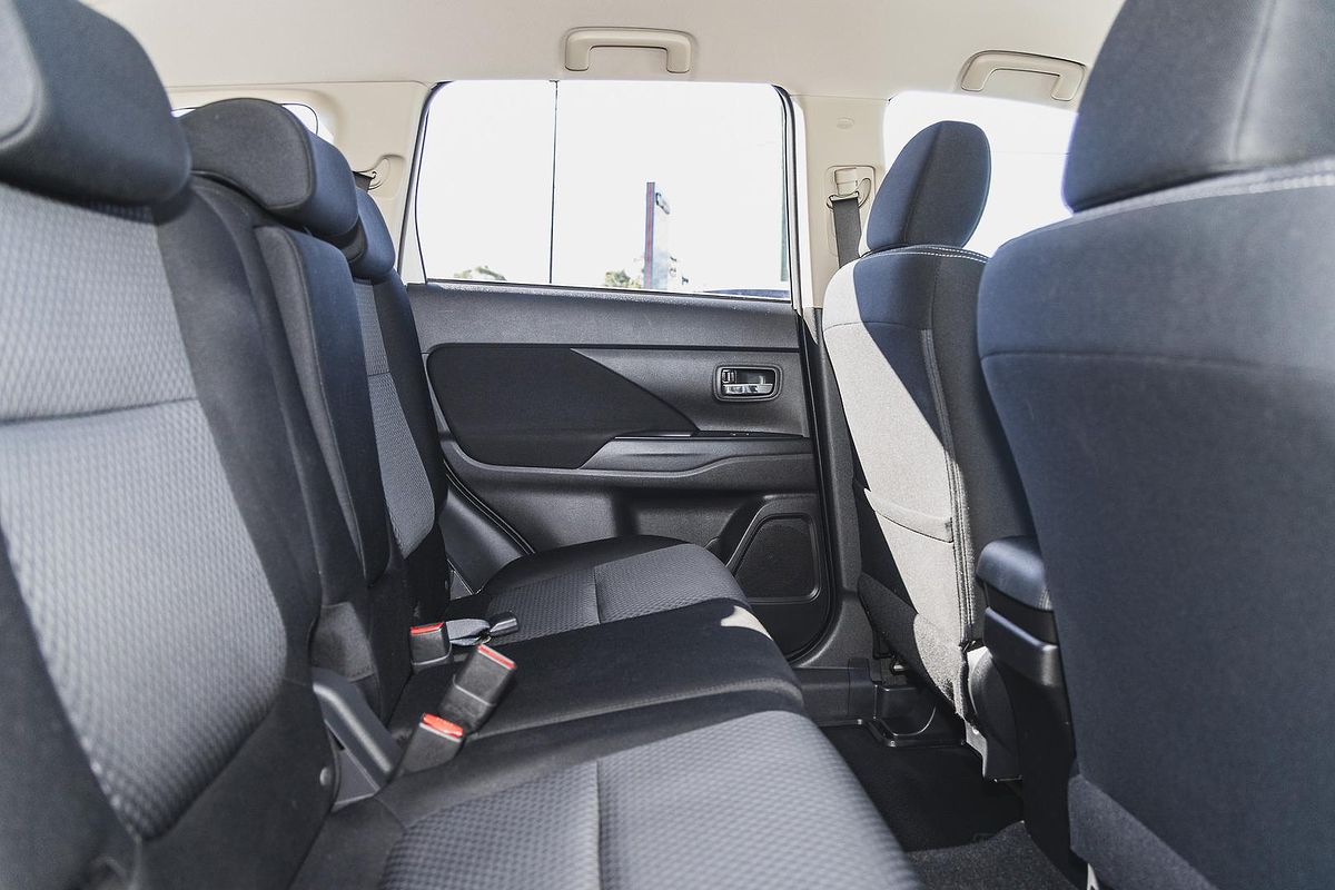 2017 Mitsubishi Outlander LS Safety Pack ZK
