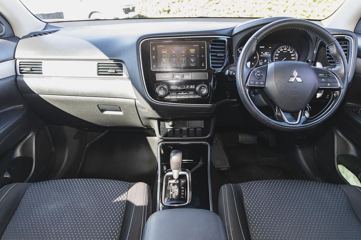 2017 Mitsubishi Outlander LS Safety Pack ZK
