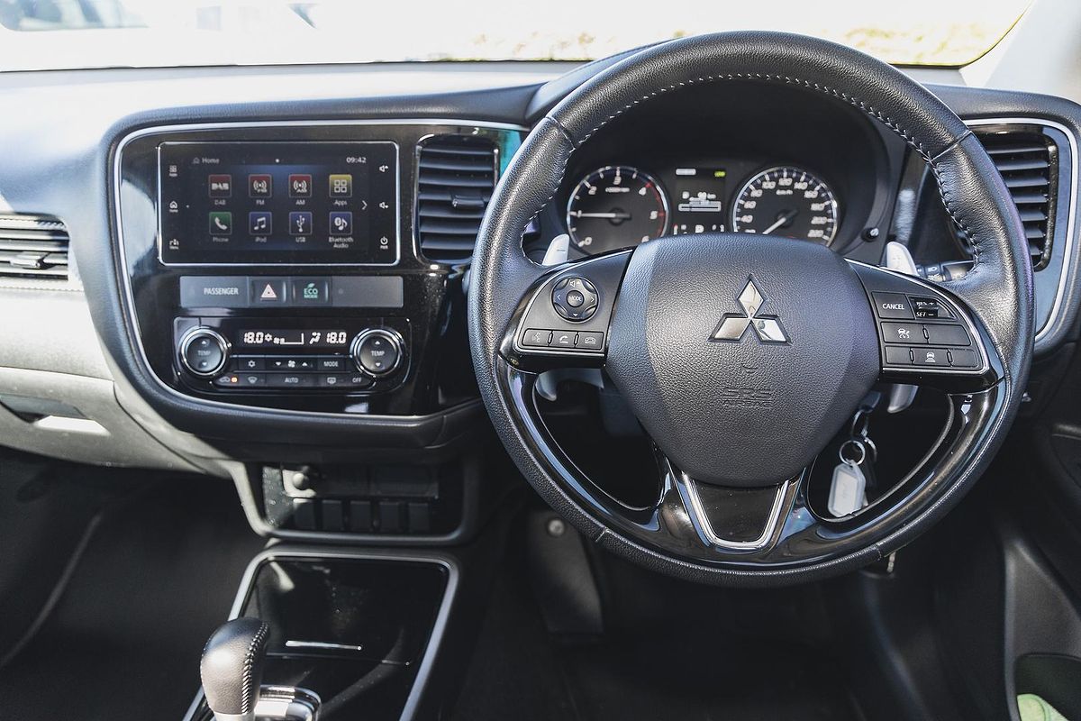 2017 Mitsubishi Outlander LS Safety Pack ZK