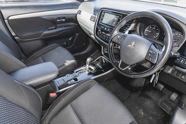 2017 Mitsubishi Outlander LS Safety Pack ZK