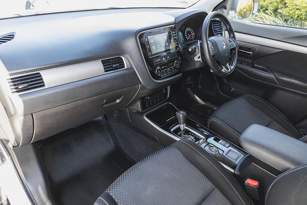 2017 Mitsubishi Outlander LS Safety Pack ZK