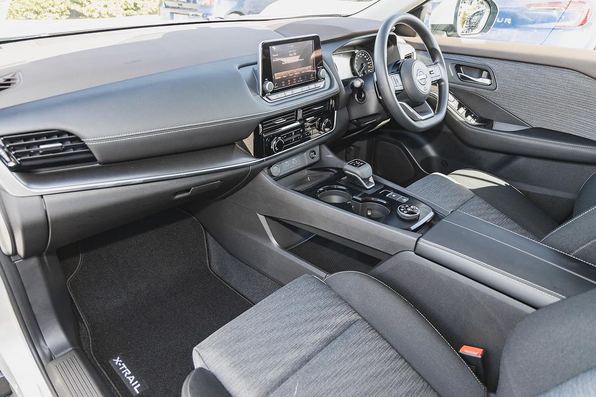 2024 Nissan X-TRAIL ST T33