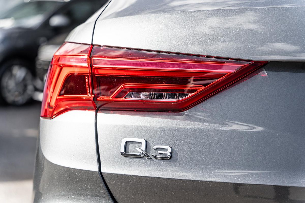 2021 Audi Q3 40 TFSI S line F3