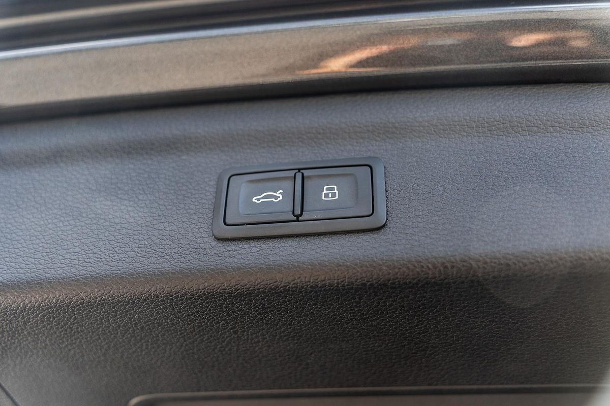 2021 Audi Q3 40 TFSI S line F3