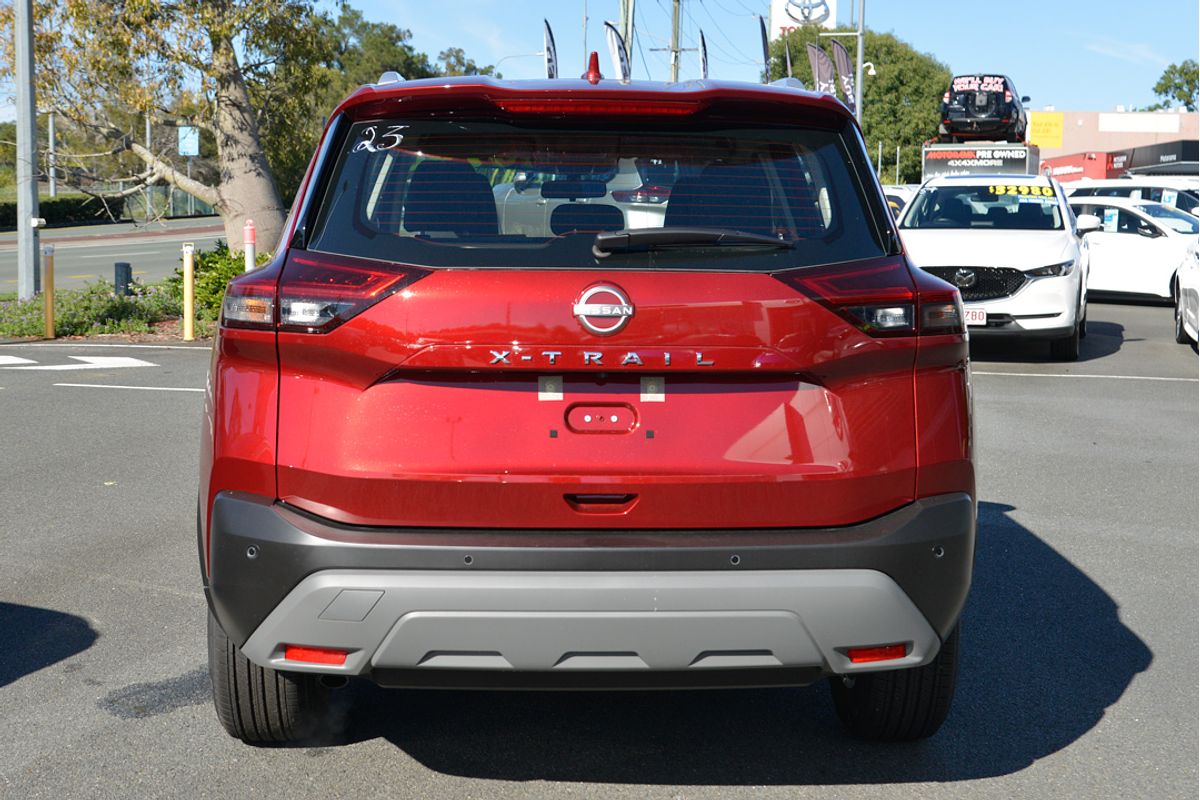 2024 Nissan X-TRAIL ST T33