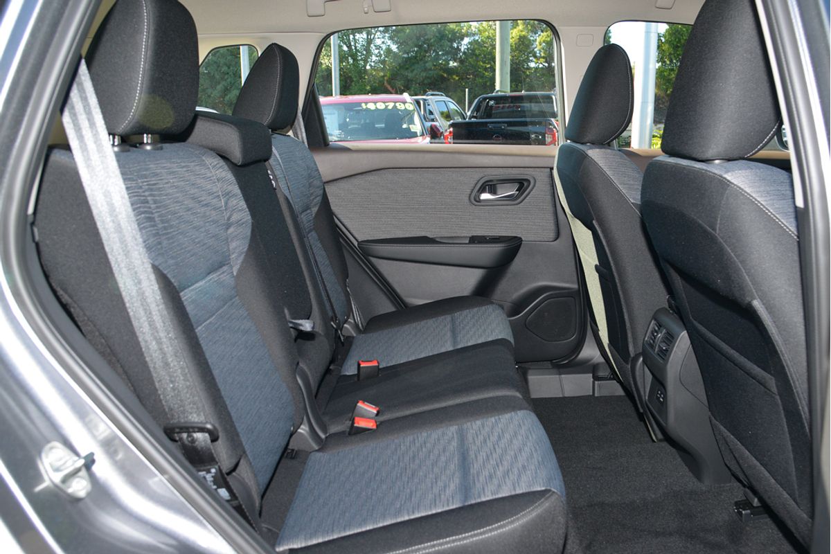 2025 Nissan X-TRAIL ST T33