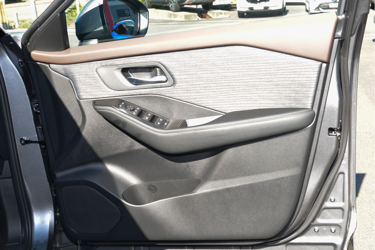2025 Nissan X-TRAIL ST T33