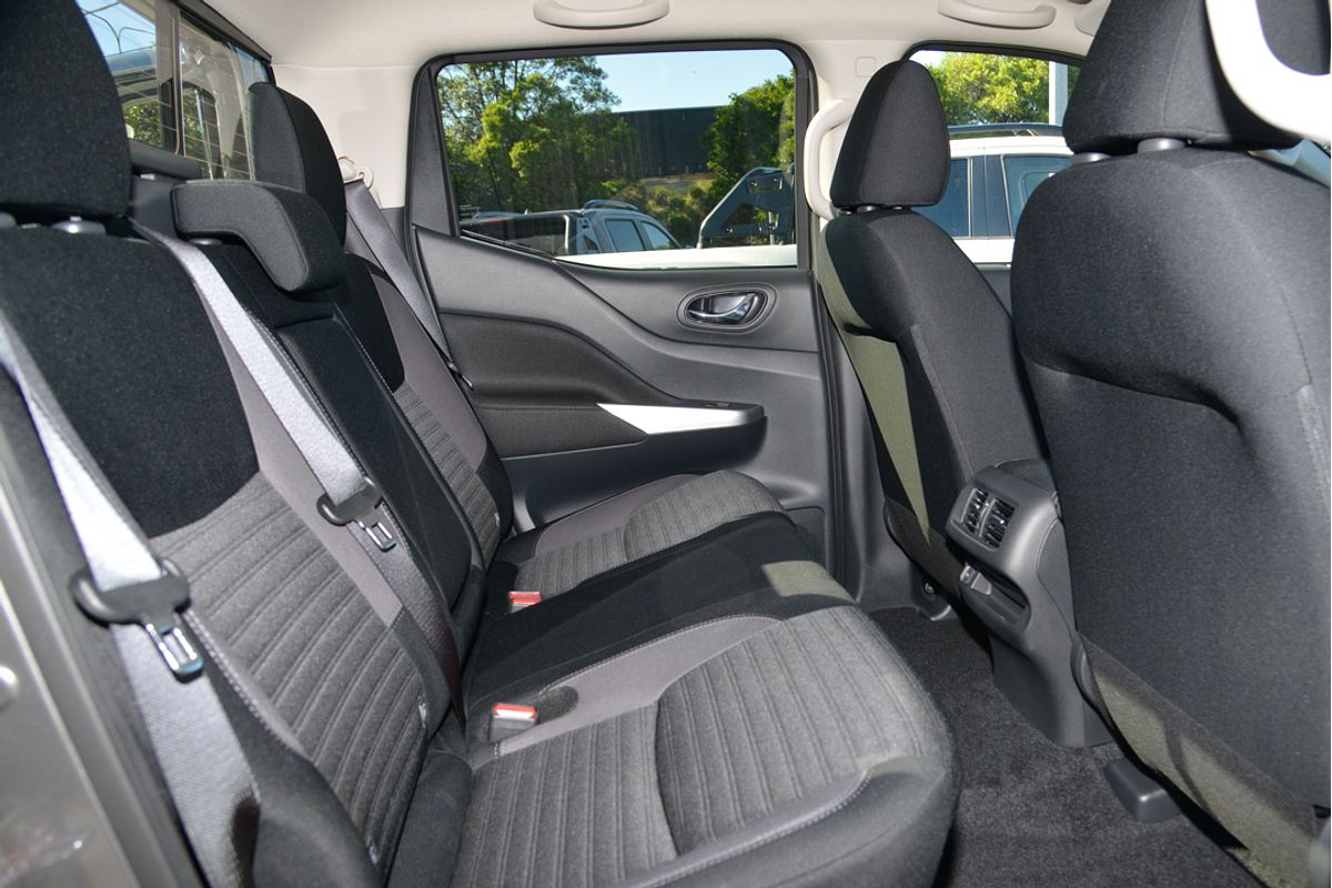 2025 Nissan Navara ST D23 4X4