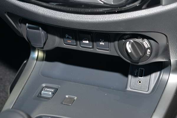 2025 Nissan Navara ST D23 4X4