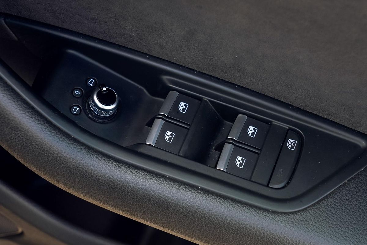 2018 Audi A4 40 TFSI S line B9