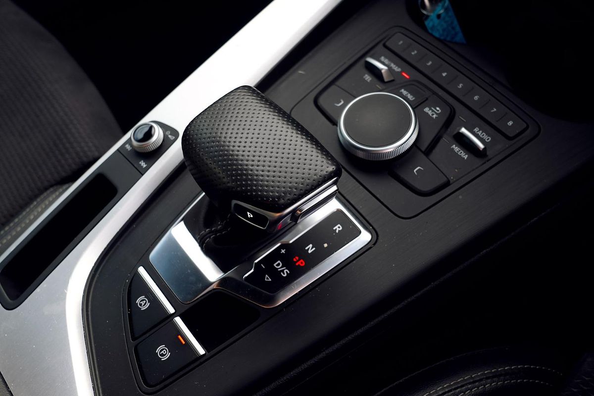 2018 Audi A4 40 TFSI S line B9
