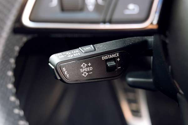 2018 Audi A4 40 TFSI S line B9