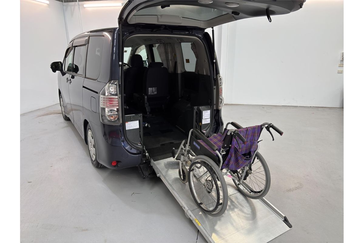 2009 Toyota VOXY WELCAB ZRR70