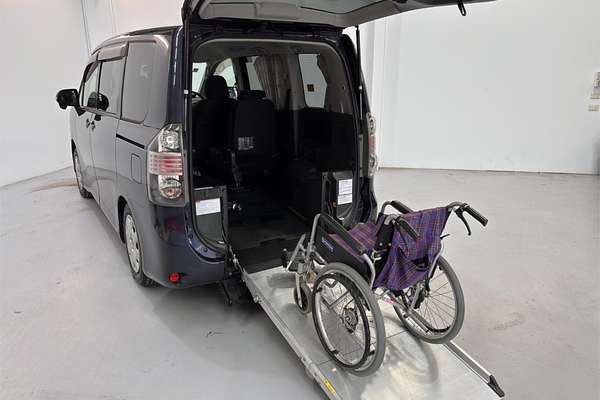 2009 Toyota VOXY WELCAB ZRR70