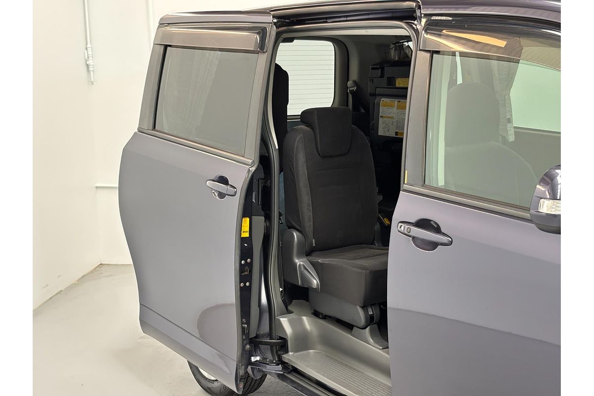 2009 Toyota VOXY WELCAB ZRR70