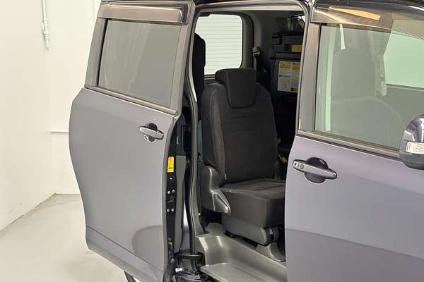 2009 Toyota VOXY WELCAB ZRR70