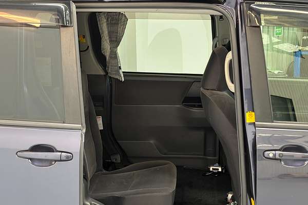 2009 Toyota VOXY WELCAB ZRR70
