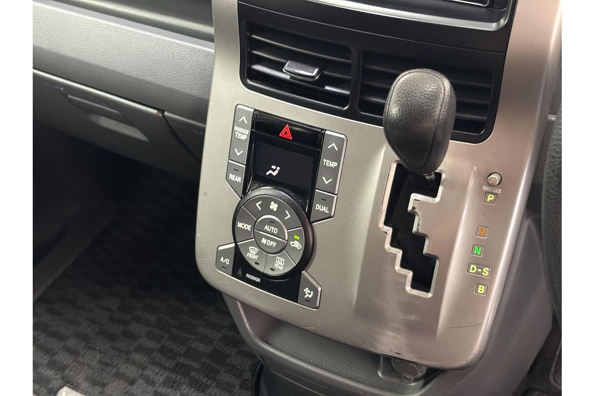 2009 Toyota VOXY WELCAB ZRR70