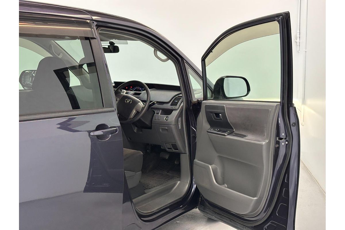 2009 Toyota VOXY WELCAB ZRR70
