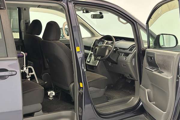 2009 Toyota VOXY WELCAB ZRR70