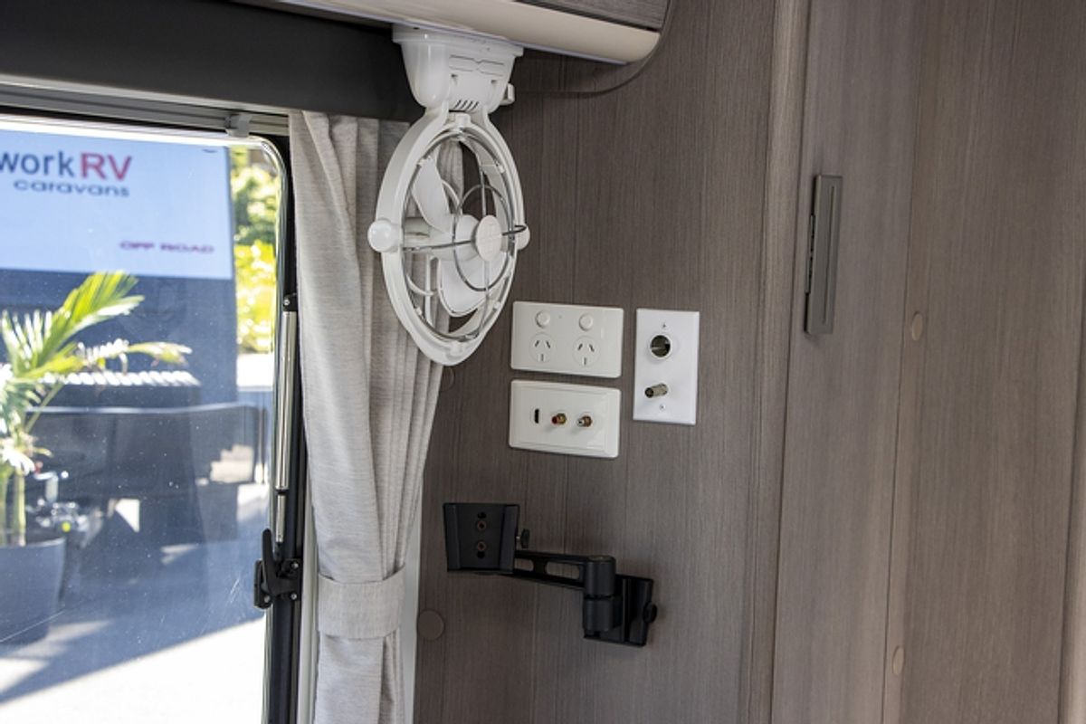 2022 Jayco SILVERLINE CARAVAN 21.65-3.OB.SL-MY22