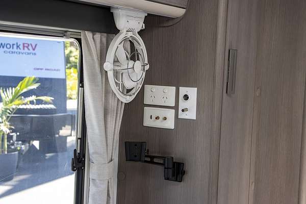 2022 Jayco SILVERLINE CARAVAN 21.65-3.OB.SL-MY22