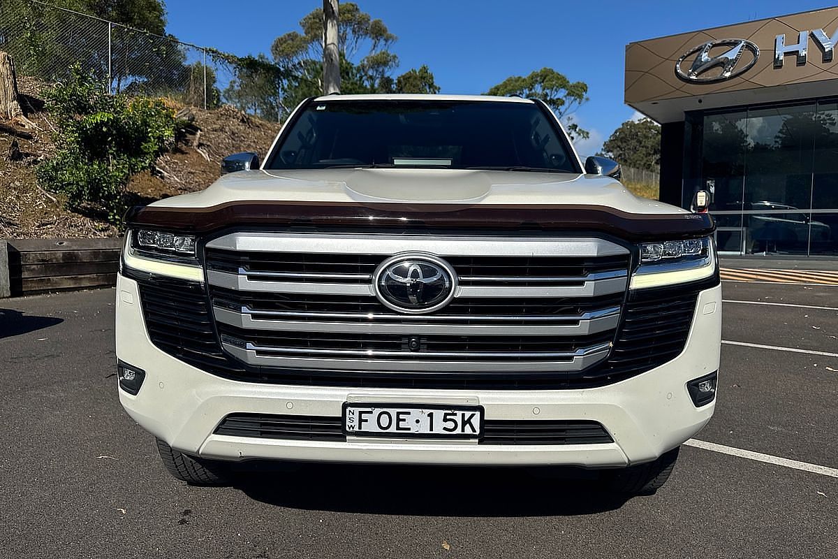 2022 Toyota Landcruiser Sahara FJA300R