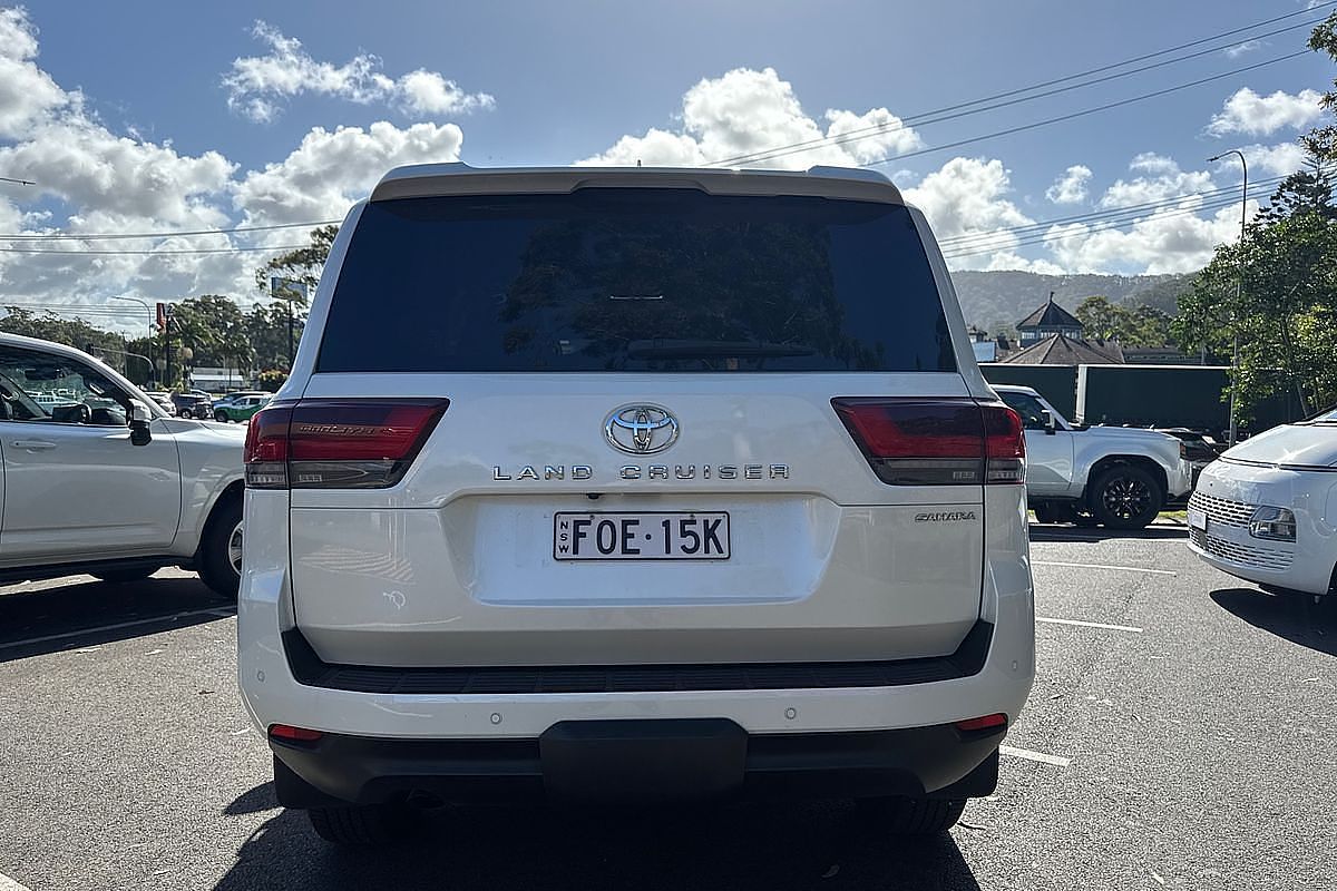 2022 Toyota Landcruiser Sahara FJA300R