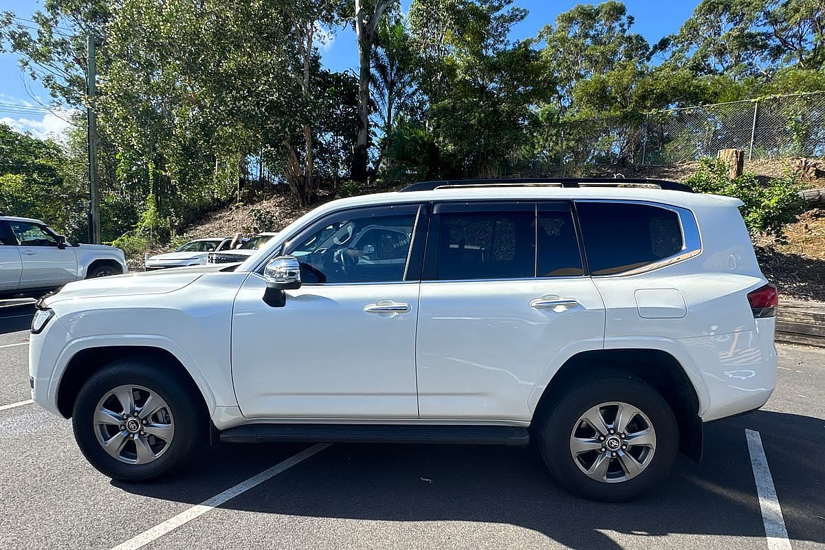 2022 Toyota Landcruiser Sahara FJA300R
