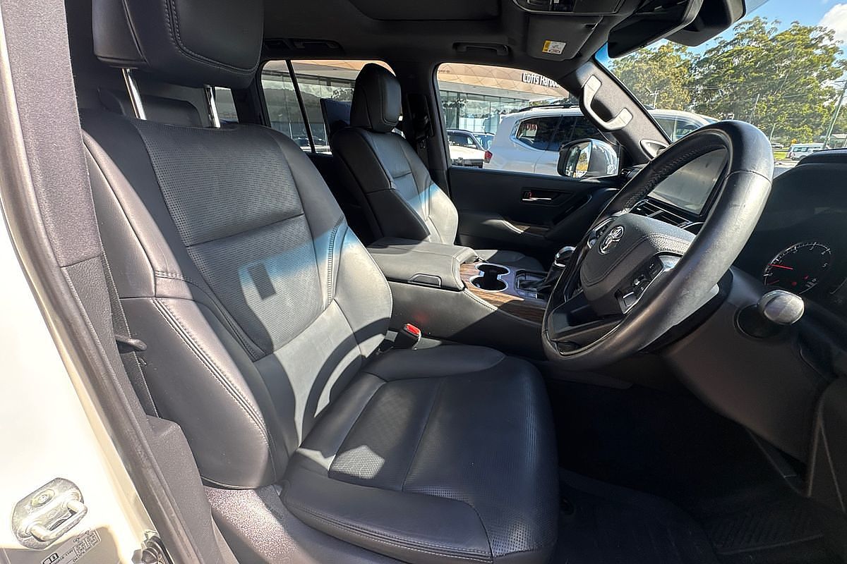 2022 Toyota Landcruiser Sahara FJA300R