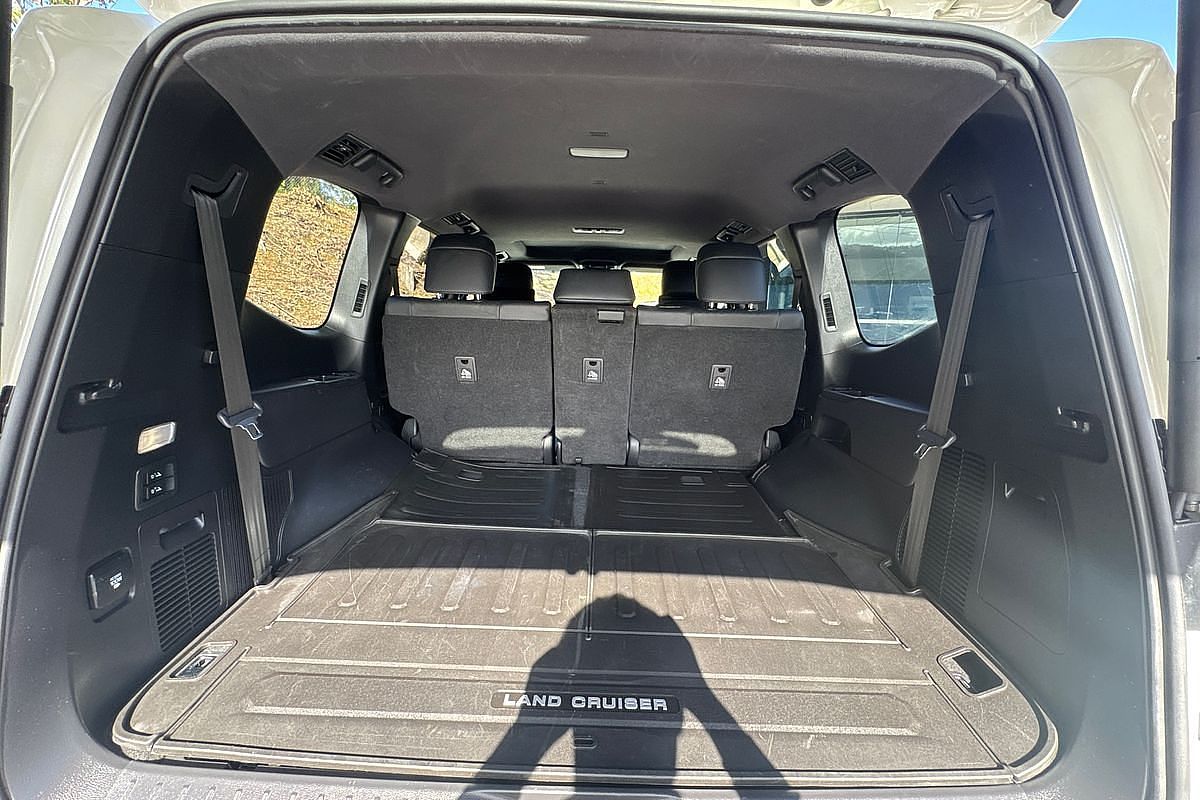 2022 Toyota Landcruiser Sahara FJA300R