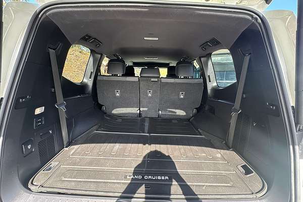 2022 Toyota Landcruiser Sahara FJA300R