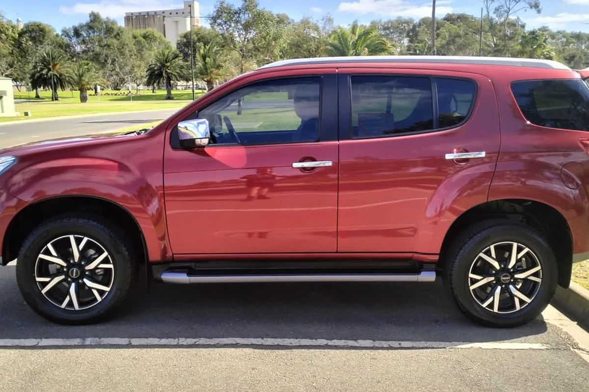 2021 Isuzu MU-X LS-T