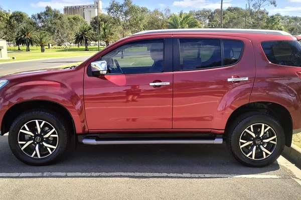 2021 Isuzu MU-X LS-T