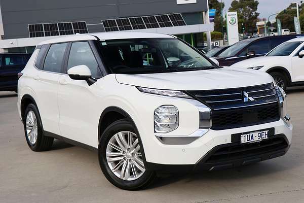 2024 Mitsubishi Outlander ES ZM