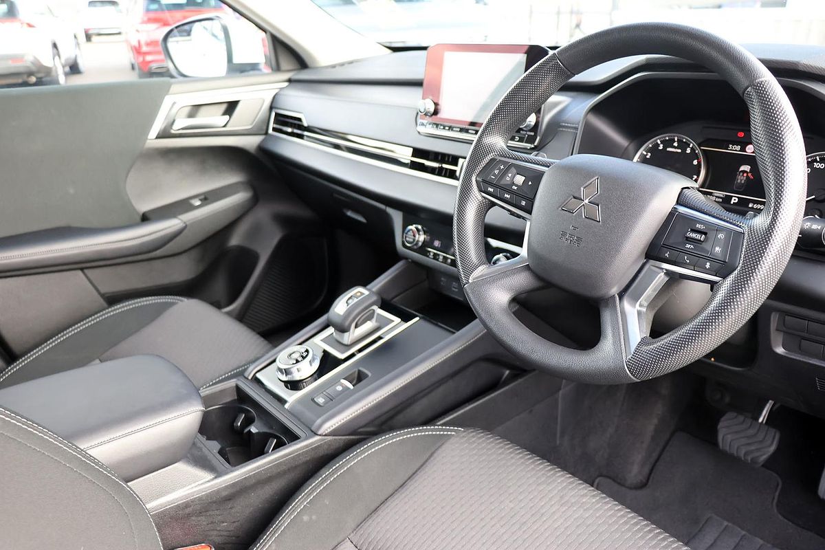 2024 Mitsubishi Outlander ES ZM
