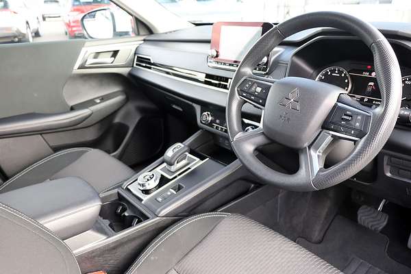 2024 Mitsubishi Outlander ES ZM