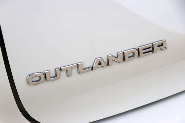 2024 Mitsubishi Outlander ES ZM