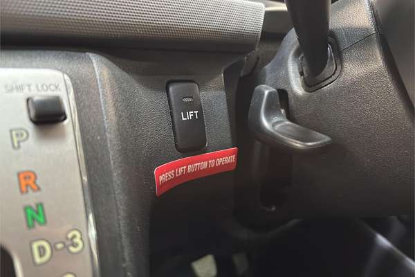 2010 Toyota Hiace Welcab TRH200