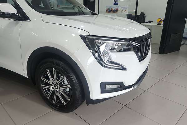 2025 Mahindra XUV700 AX7L