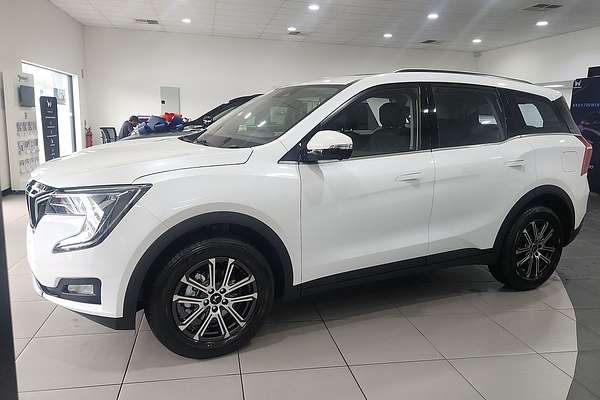 2025 Mahindra XUV700 AX7L