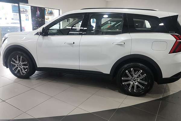 2025 Mahindra XUV700 AX7L