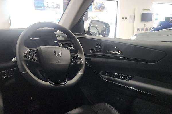 2025 Mahindra XUV700 AX7L