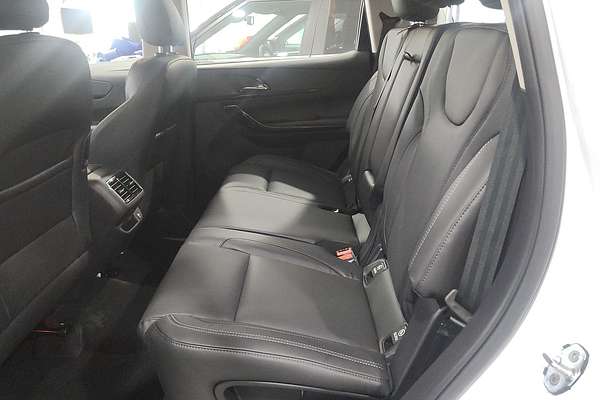 2025 Mahindra XUV700 AX7L