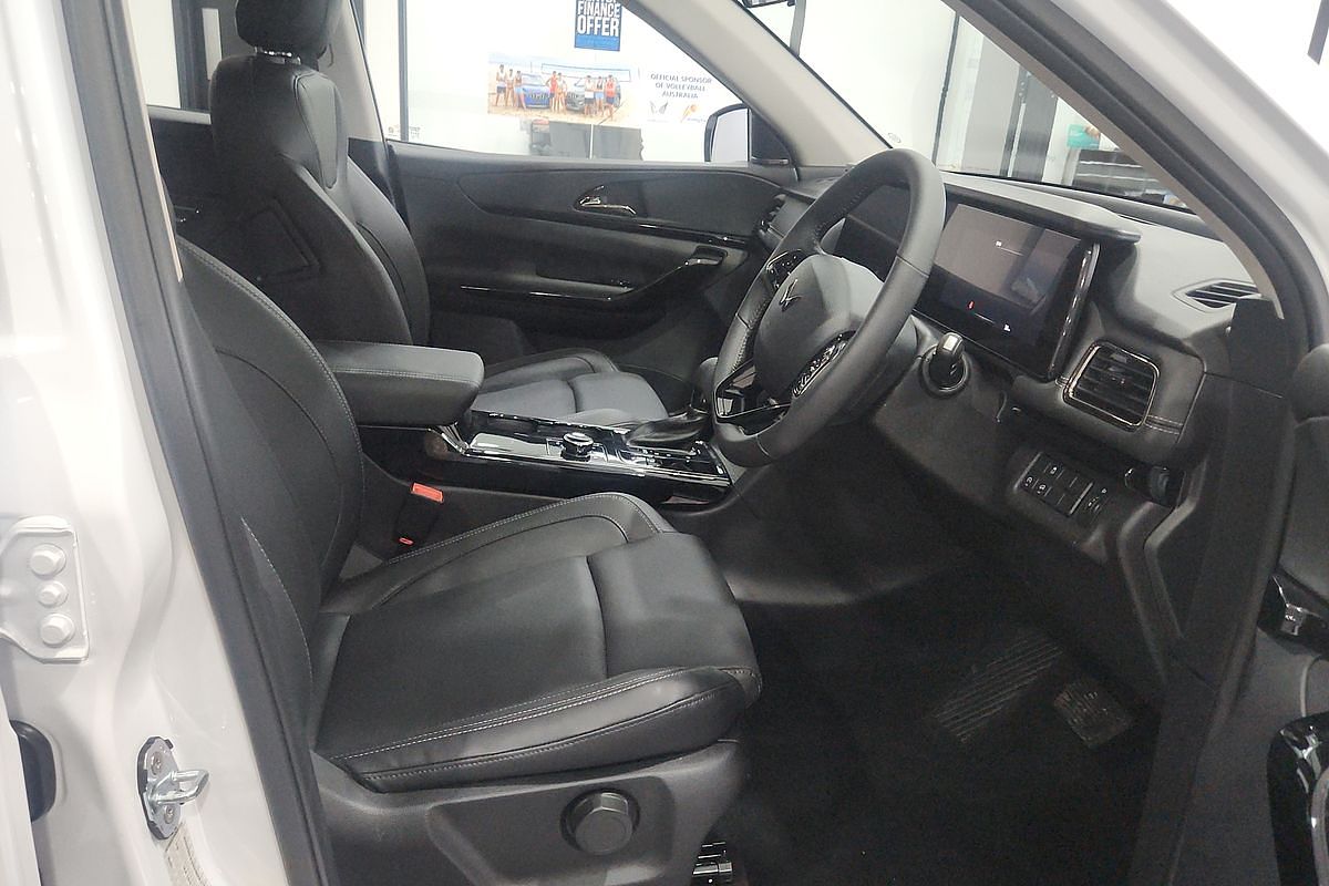 2025 Mahindra XUV700 AX7L