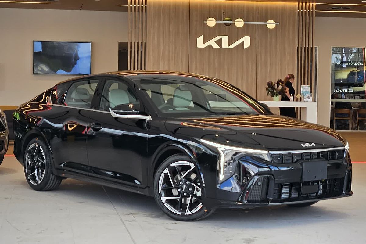 2024 Kia K4 GT-Line CL4m